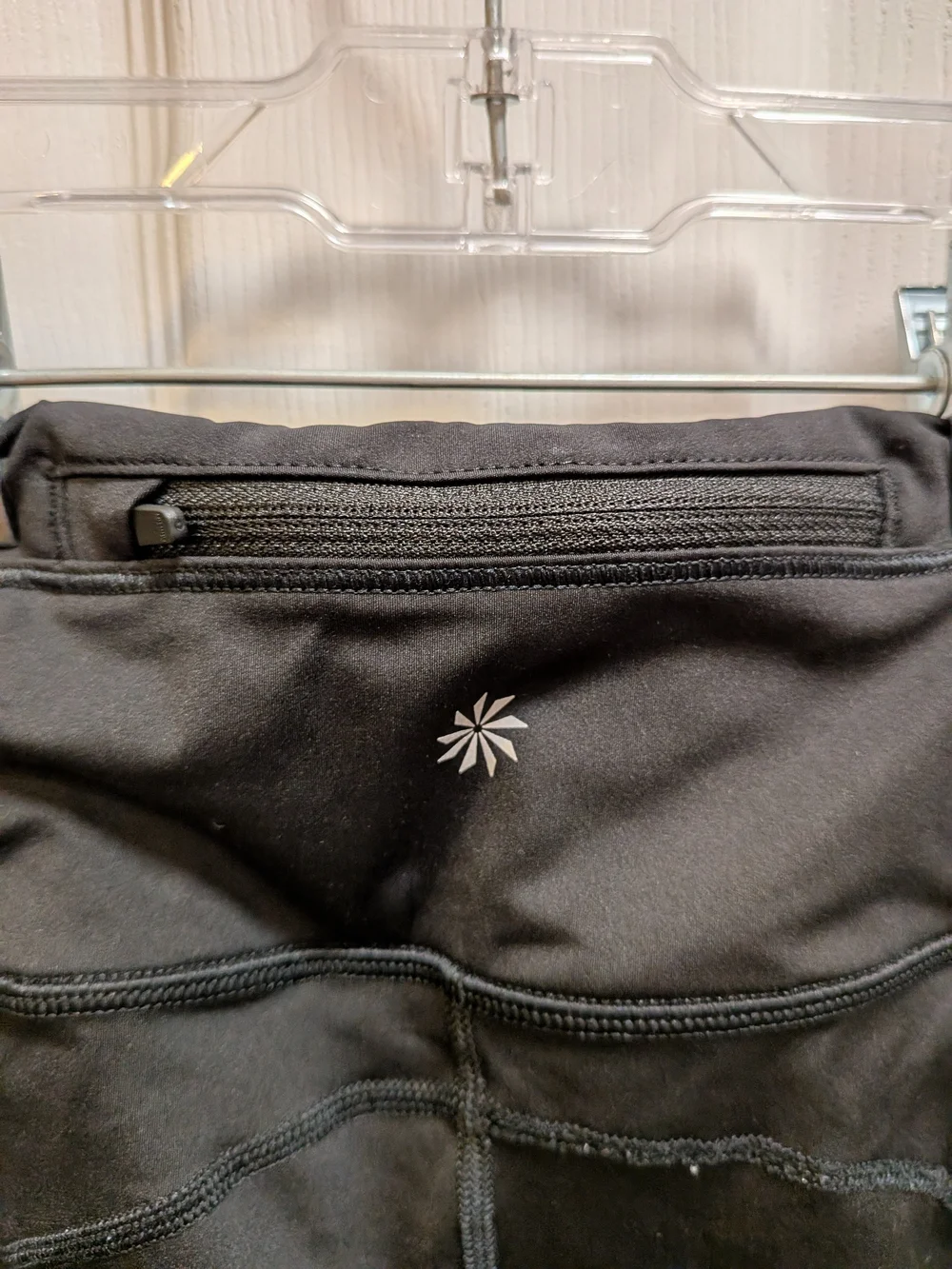 Athleta Black Accelerate 7/8 Tights Size Small Back Pocket